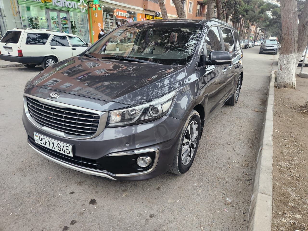 Kia Carnival или аналог